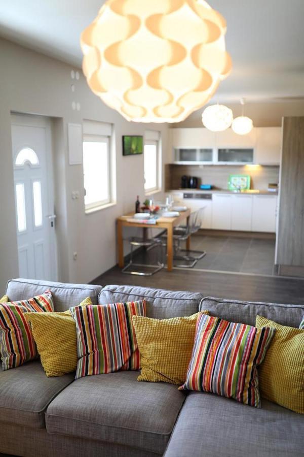 Luxury Rougemarin Apartment Pakostane